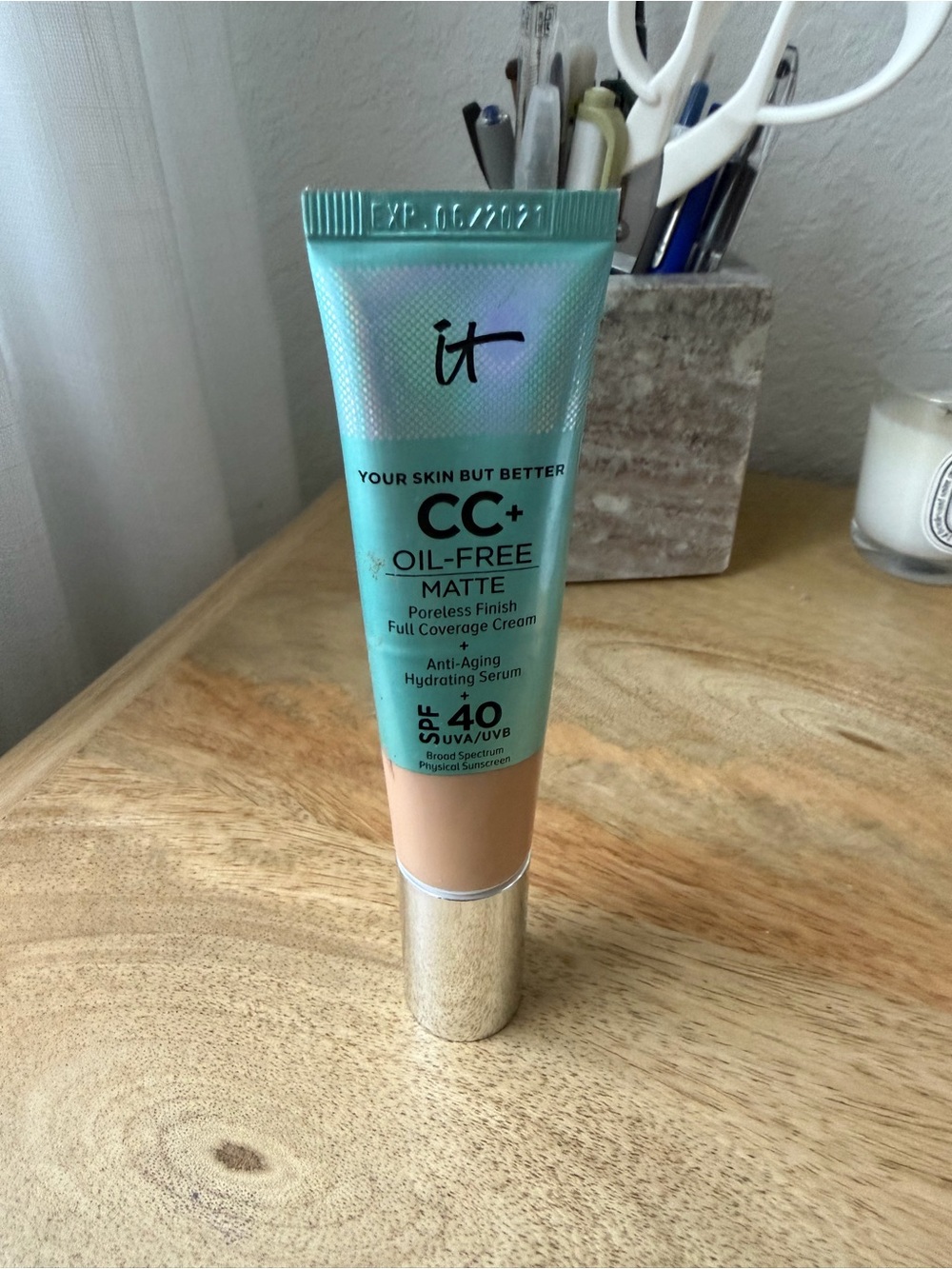 it cosmetics CC+ Oil-Free Matte Foundation - Teal & Beige